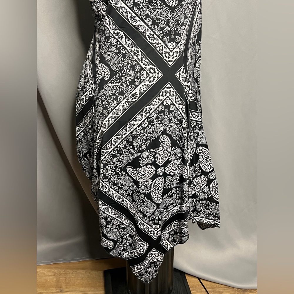 Venus Black And White Patterned Backless Dress - image 2